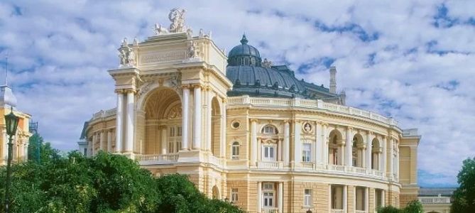 Explore Odessa’s Architecture: A Journey Through the City’s Landmark Buildings