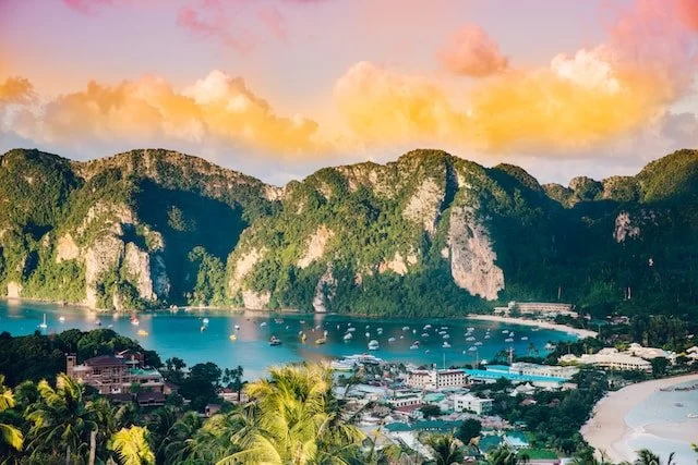 Best Time to Go on an Adventure Trip Around the World: Top Destinations and Tips
