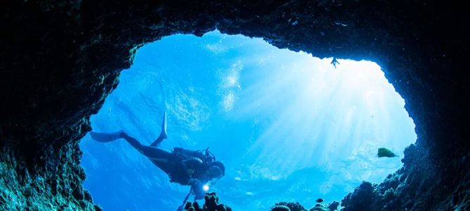 Best Places for Underwater Cave Diving and Exploration – Top Destinations for Scuba Adventure